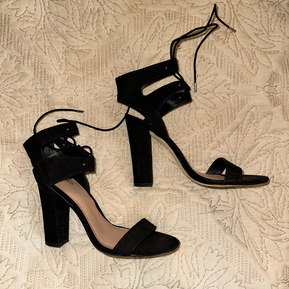 Size 7.5 Black Sandal Pumps